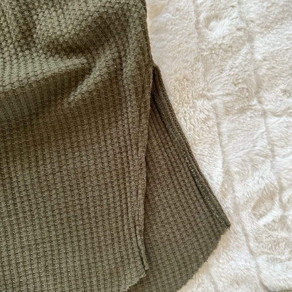 Stylish v neck waffle knit long sleeve t-shirt. Fun casual look! - Picture 4 of 4